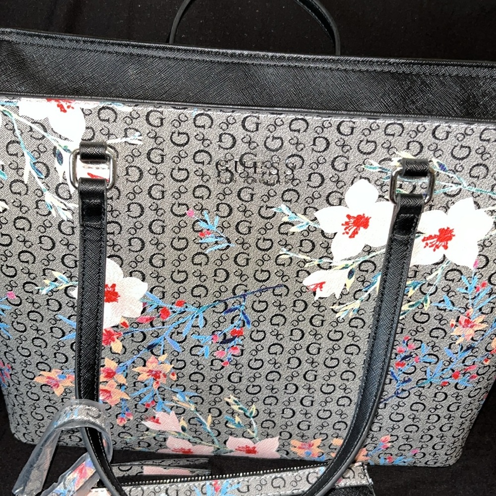 Guess Tote - Picture 2 of 7